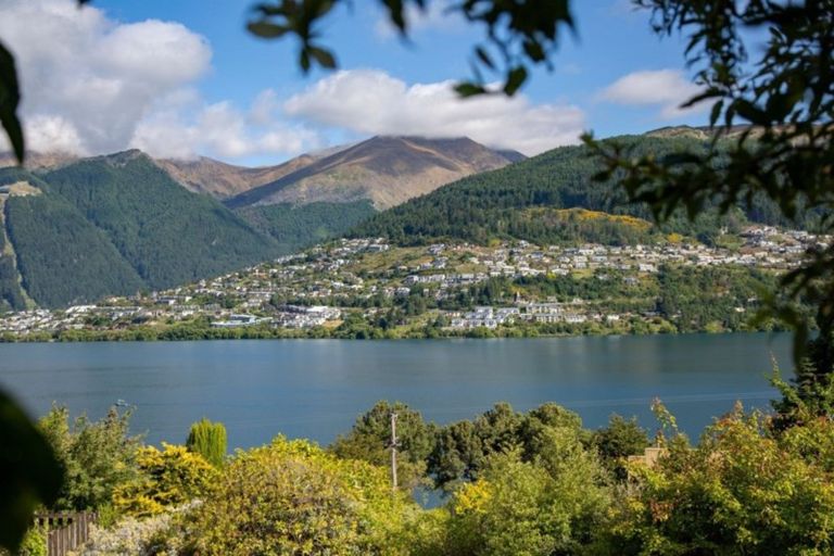 Photo of property in 38 Oregon Drive, Kelvin Heights, Queenstown, 9300