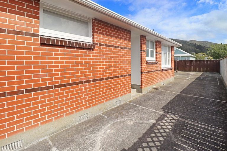 Photo of property in 4 Heather Grove, Fairfield, Lower Hutt, 5011