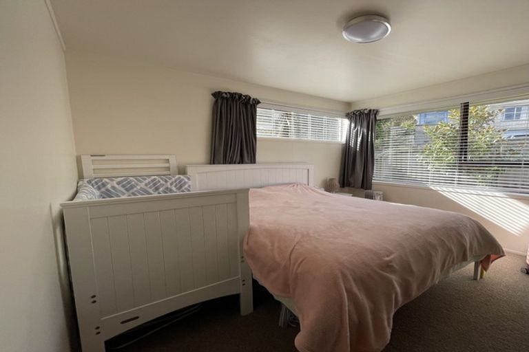 Photo of property in 1/16a Camrose Place, Glenfield, Auckland, 0629