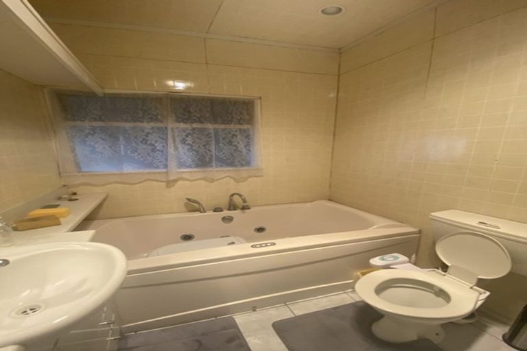 Photo of property in 104 Kenderdine Road, Papatoetoe, Auckland, 2025