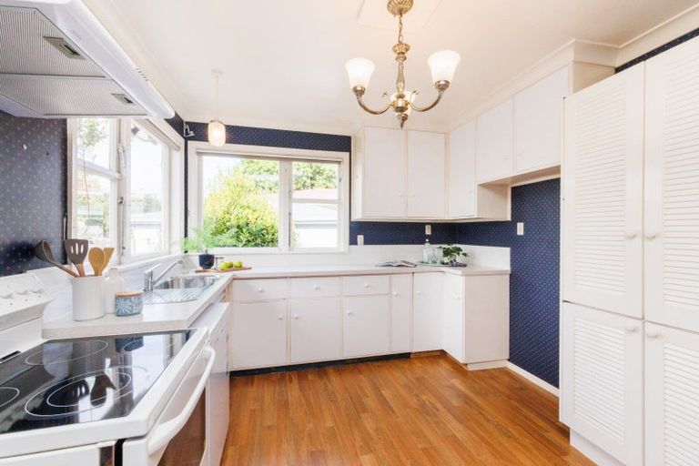 Photo of property in 7 Surrey Crescent, Hokowhitu, Palmerston North, 4410