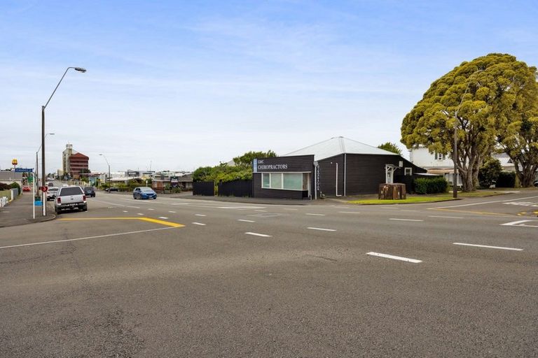 Photo of property in 77 Eliot Street, New Plymouth, 4310