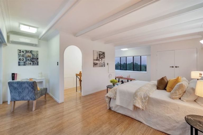 Photo of property in 29 Raymond Terrace, Northcote, Auckland, 0627