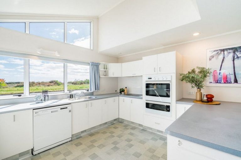 Photo of property in 300 Manly Street, Paraparaumu Beach, Paraparaumu, 5032