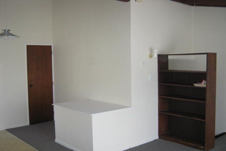 Photo of property in 34a Colchester Crescent, Newlands, Wellington, 6037