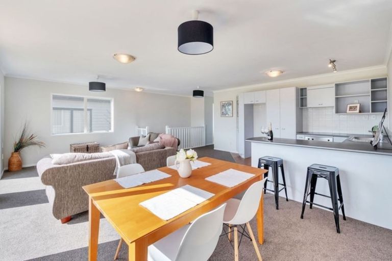 Photo of property in 15 Pooks Road, Ranui, Auckland, 0612