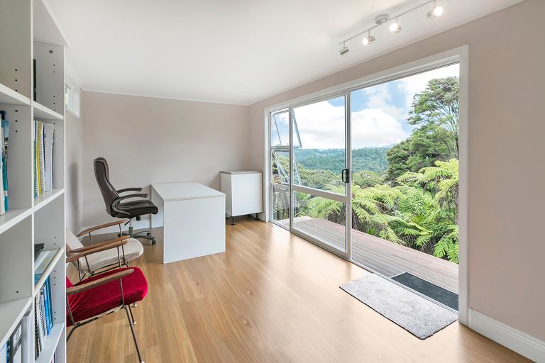 Photo of property in 1084 Scenic Drive North, Swanson, Auckland, 0816