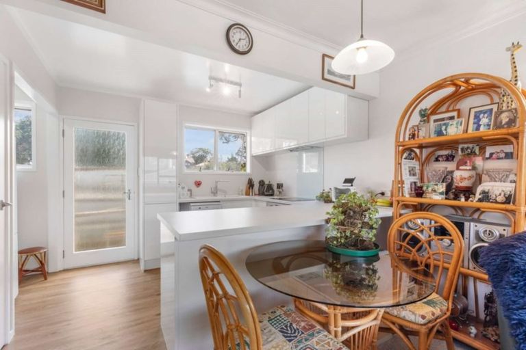 Photo of property in 4/28 Uxbridge Road, Mellons Bay, Auckland, 2014