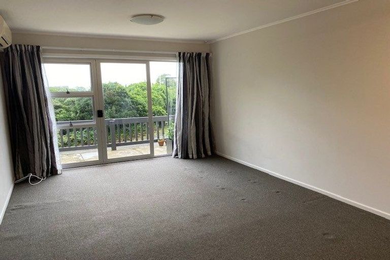 Photo of property in 2/49 Maungaraki Road, Korokoro, Lower Hutt, 5012