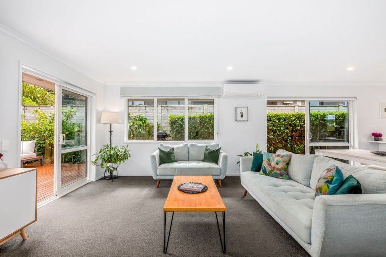 Photo of property in 27 Mooring Close, Whitby, Porirua, 5024