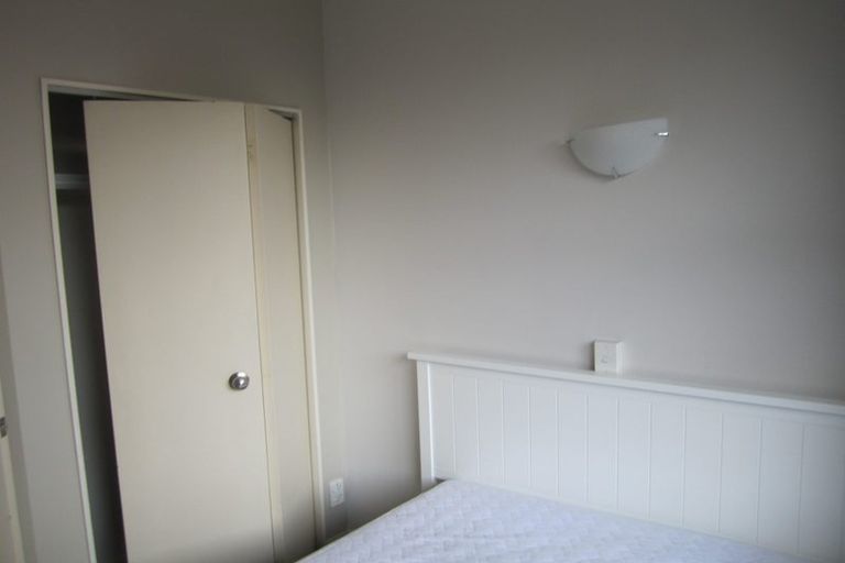 Photo of property in Terrace Tower Apartments, 1e/126 The Terrace, Wellington Central, Wellington, 6011