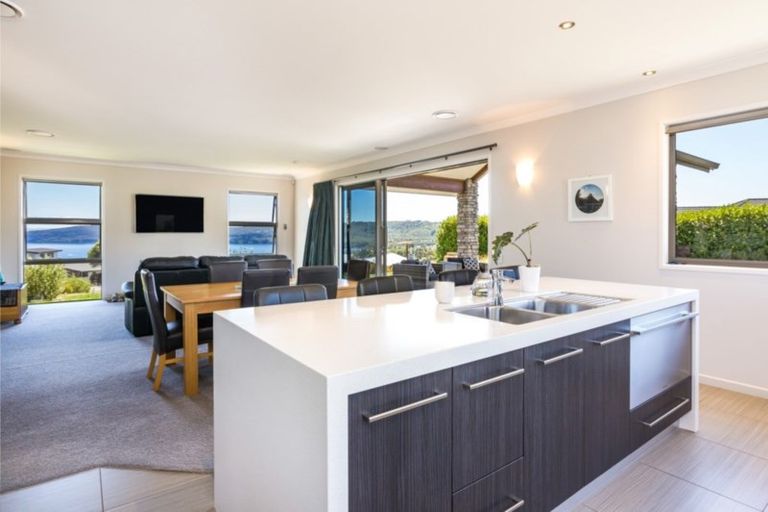 Photo of property in 13 Peregrine Place, Kinloch, Taupo, 3377