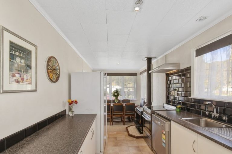 Photo of property in 368 George Street, Stokes Valley, Lower Hutt, 5019