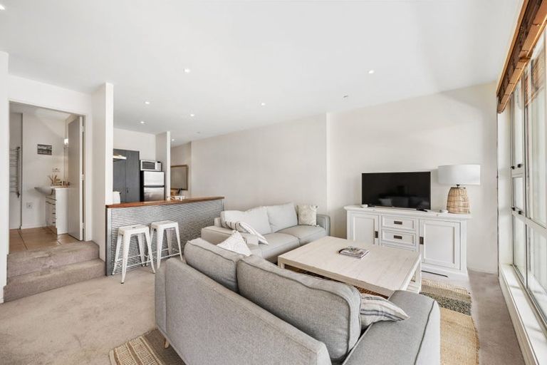 Photo of property in Stadium Garden Flats, 309/107 Thorndon Quay, Pipitea, Wellington, 6011