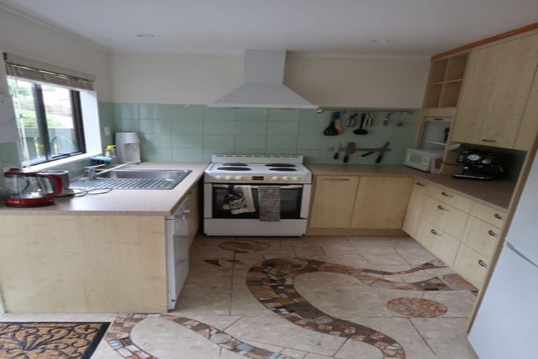 Photo of property in 35b Sunhaven Drive, Newlands, Wellington, 6037