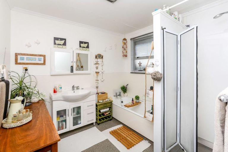 Photo of property in 16 Walsh Road, Westown, New Plymouth, 4310