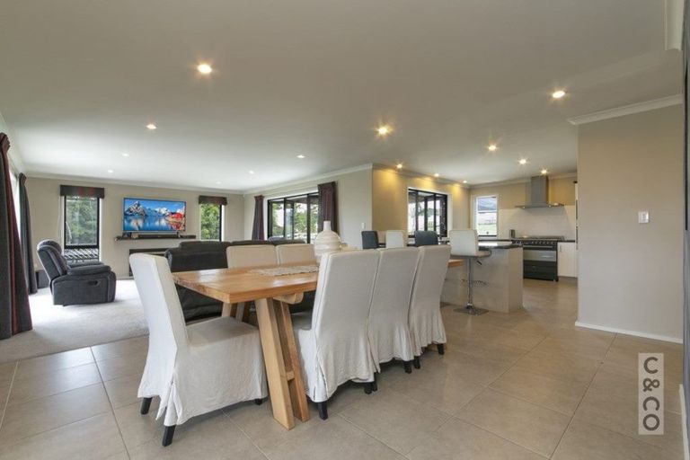 Photo of property in 73c Oraha Road, Kumeu, 0892
