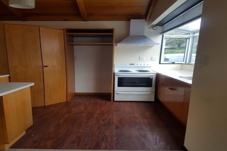 Photo of property in 2/2 Tiverton Crescent, Whalers Gate, New Plymouth, 4310