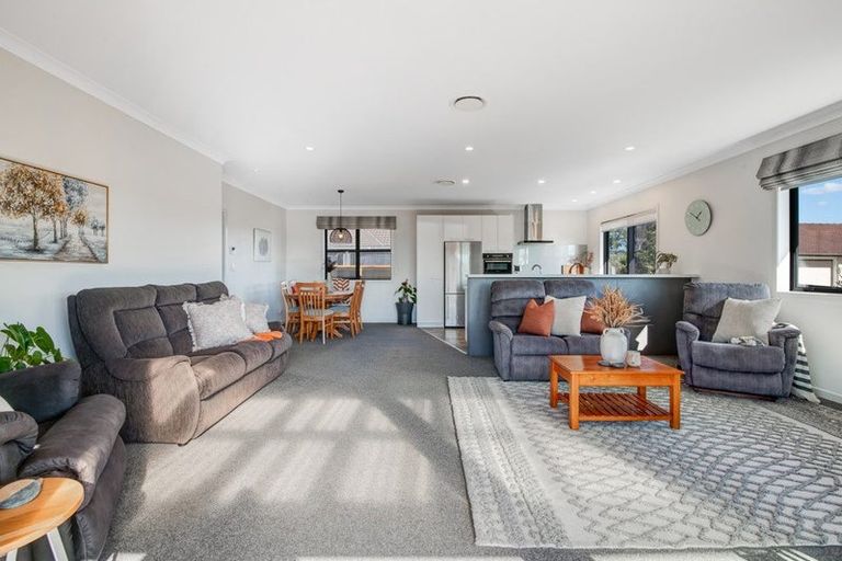 Photo of property in 7 Raabia Close, Parakai, 0830