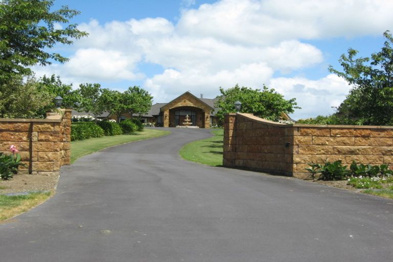 Photo of property in 30 Burberry Road, Karaka, Drury, 2578