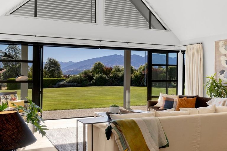 Photo of property in 251 Beacon Point Road, Wanaka, 9305