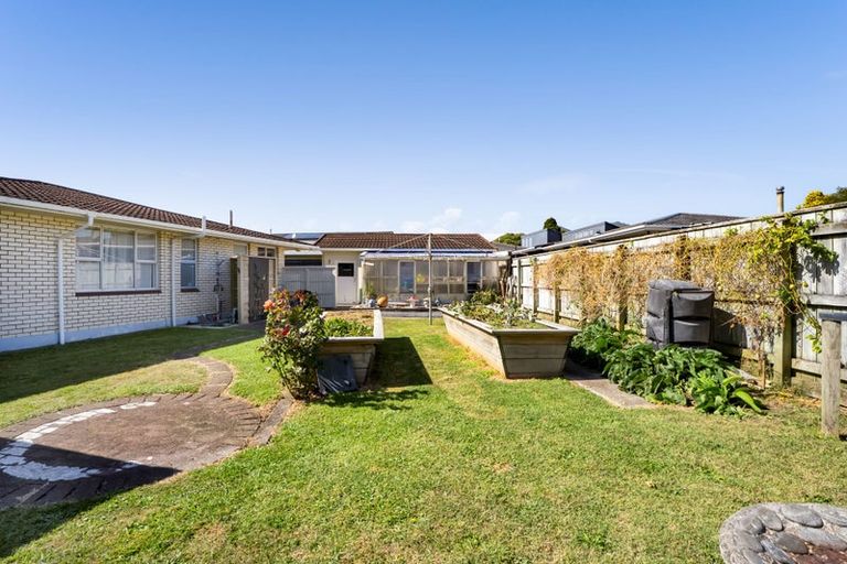 Photo of property in 44 Wairau Road, Oakura, 4314