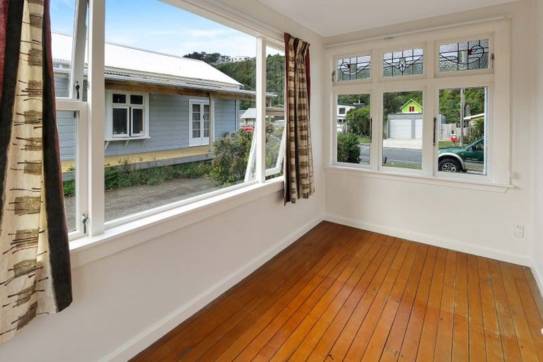 Photo of property in 39 Happy Valley Road, Owhiro Bay, Wellington, 6023