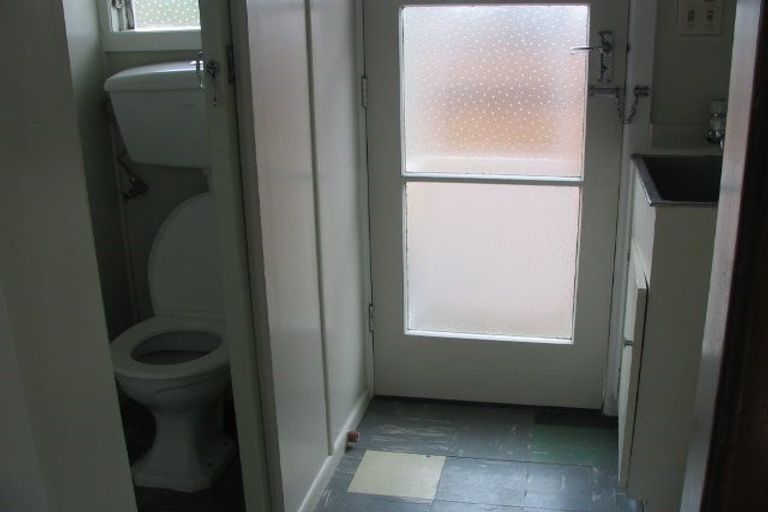 Photo of property in 28-30 Lake Pupuke Drive, Takapuna, Auckland, 0622