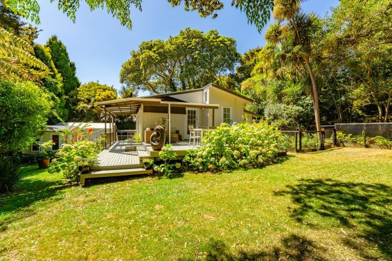 Photo of property in 31 Tane Road, Laingholm, Auckland, 0604