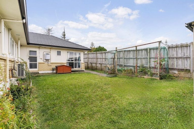 Photo of property in 24 Corta Bella Place, Golflands, Auckland, 2013