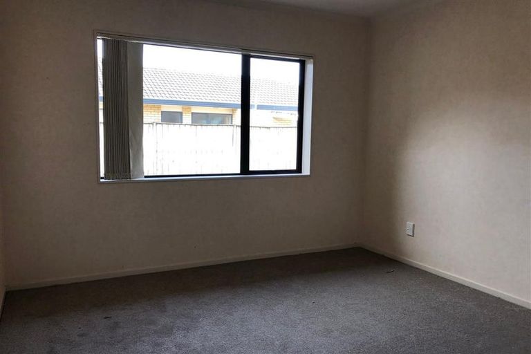 Photo of property in 16 Erne Crescent, East Tamaki, Auckland, 2016