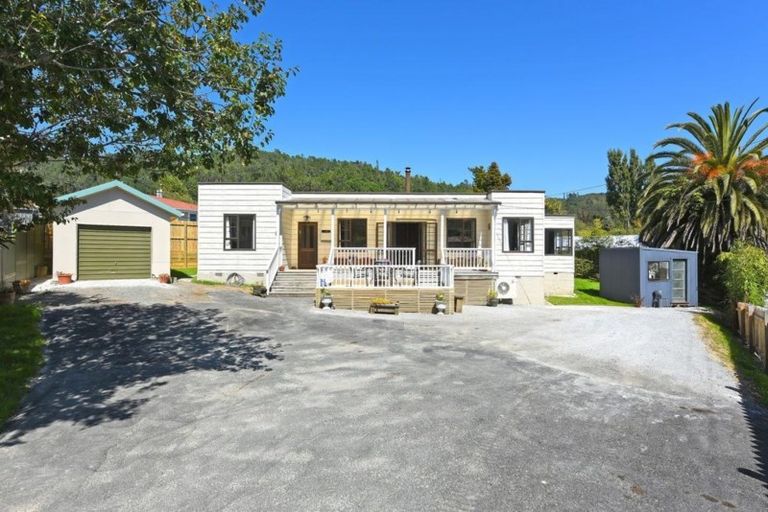 Photo of property in 414 Stokes Valley Road, Stokes Valley, Lower Hutt, 5019