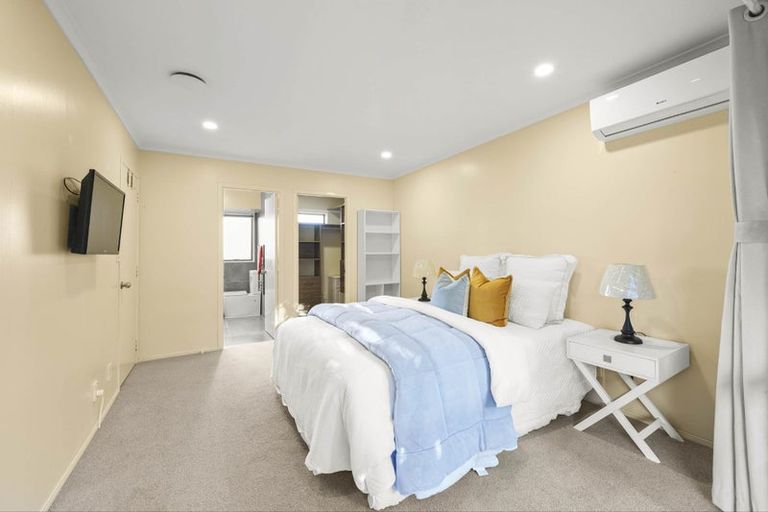 Photo of property in 2/20 Beach Road, Mellons Bay, Auckland, 2014