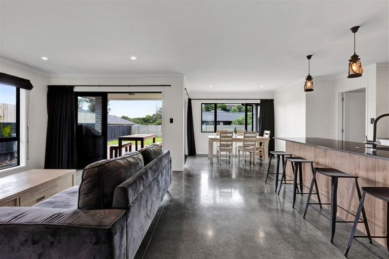 Photo of property in 15 Frederick Place, Whalers Gate, New Plymouth, 4310