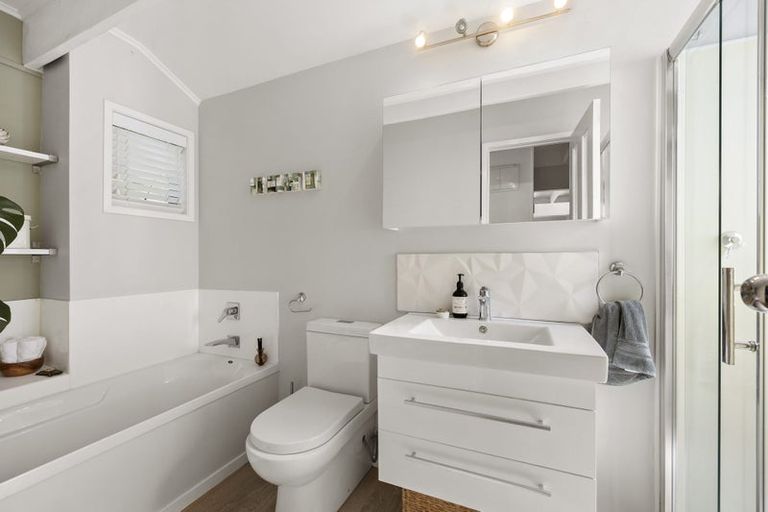 Photo of property in 3/1 Mulberry Place, Glenfield, Auckland, 0629