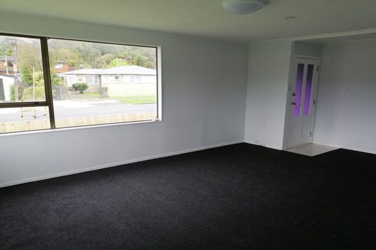 Photo of property in 35 Glen Road, Stokes Valley, Lower Hutt, 5019