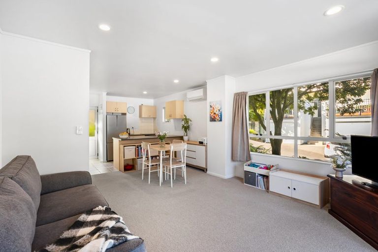 Photo of property in 4g/20 Ian Marwick Place, Birkenhead, Auckland, 0626