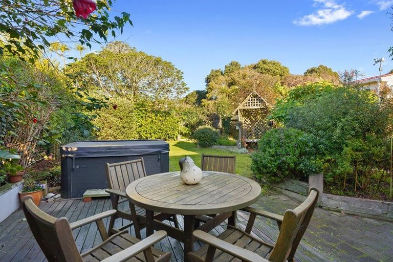 Photo of property in 36 Queens Road, Waikanae Beach, Waikanae, 5036