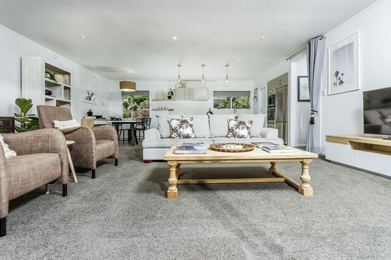 Photo of property in 1/169 Queen Street, Northcote Point, Auckland, 0627