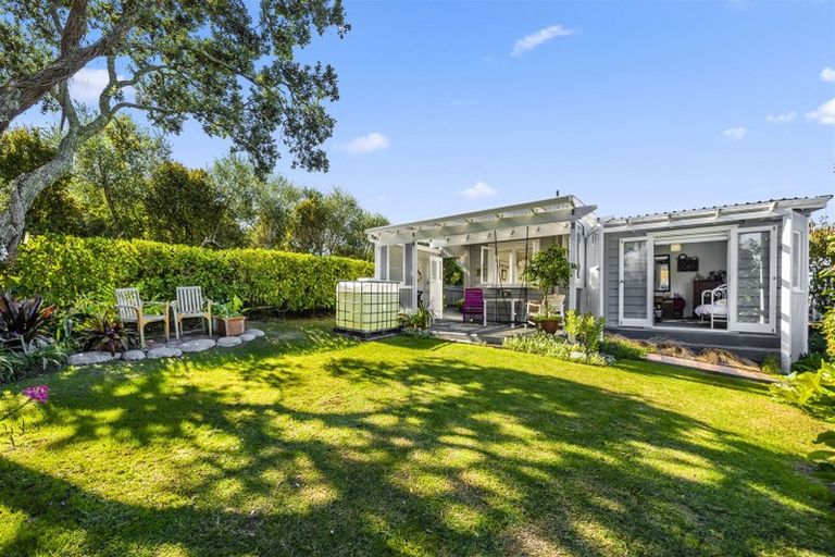 Photo of property in 52 Woodlands Crescent, Browns Bay, Auckland, 0630