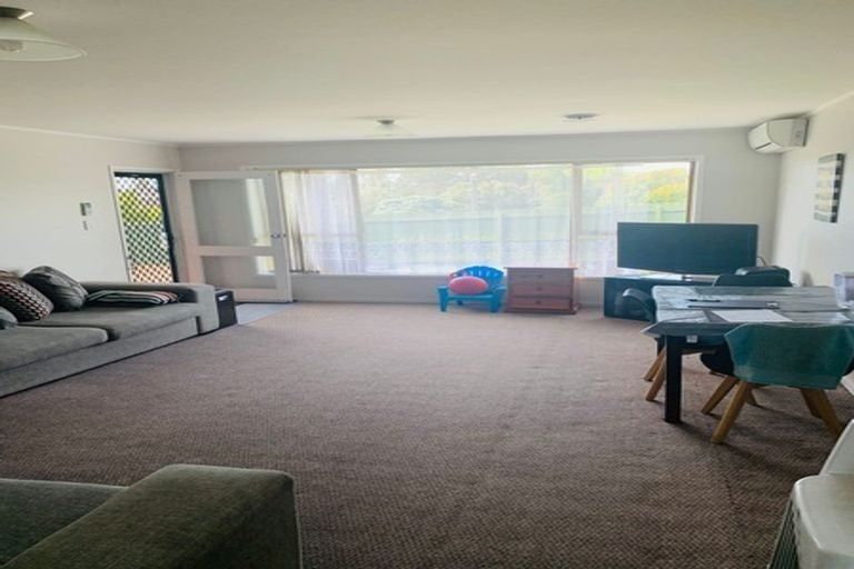 Photo of property in 60 Strid Road, Te Atatu South, Auckland, 0610