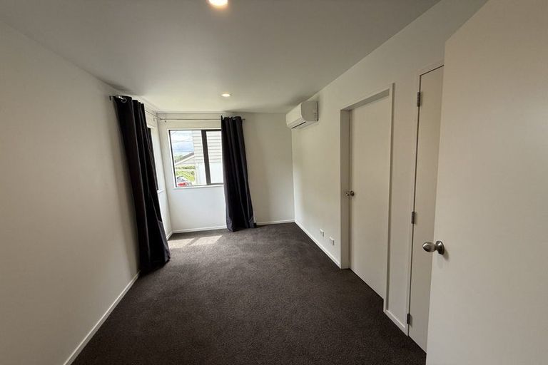 Photo of property in 106a Glanmire Road, Newlands, Wellington, 6037