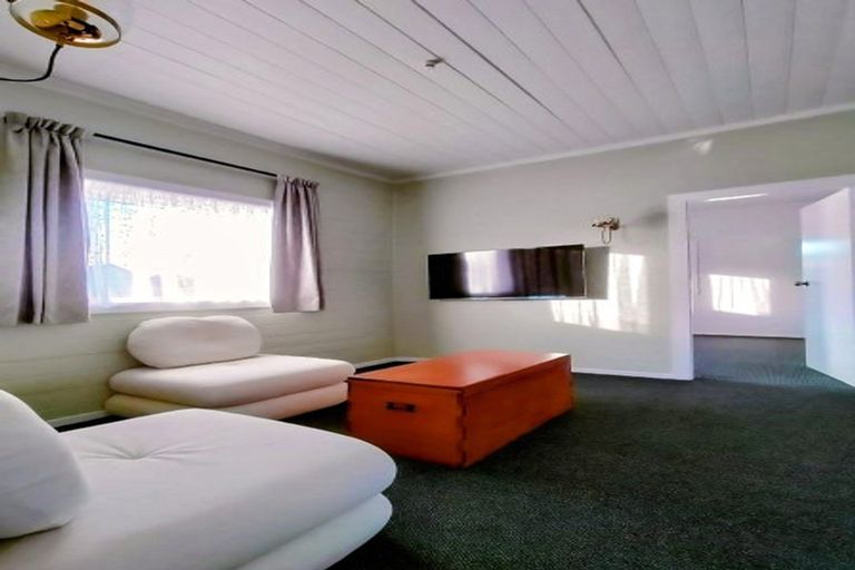 Photo of property in 127 Muritai Road, Eastbourne, Lower Hutt, 5013