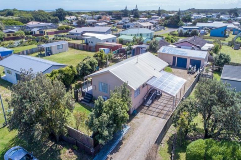 Photo of property in 44 Te Kiri Street, Himatangi Beach, Foxton, 4891