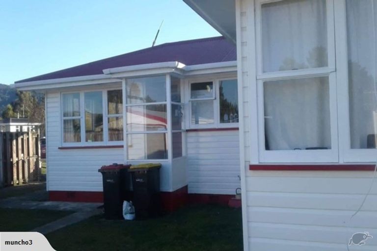 Photo of property in 16 Freestone Place, Manapouri, 9679