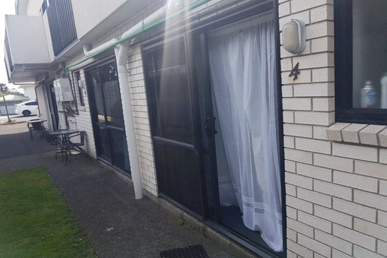 Photo of property in Othello House, 22-24 Mount Edgcumbe Street, New Plymouth, 4310