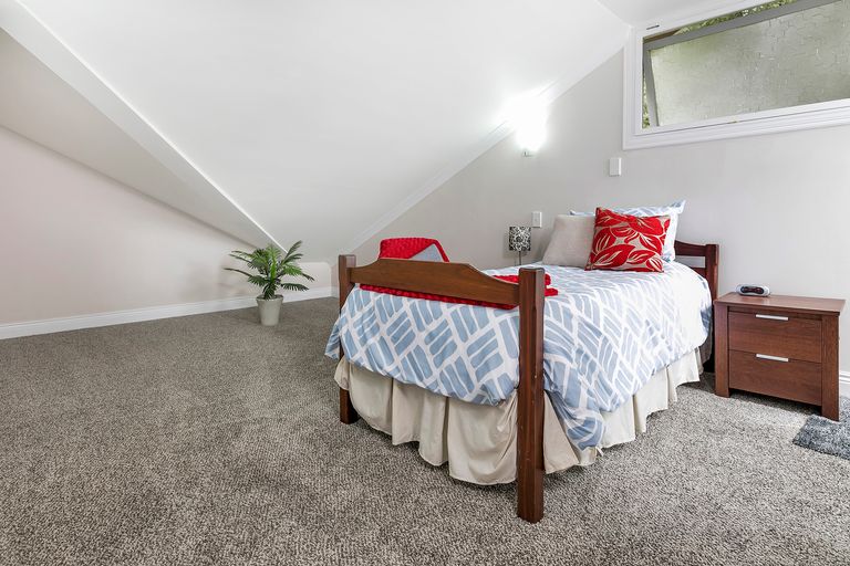 Photo of property in 1084 Scenic Drive North, Swanson, Auckland, 0816