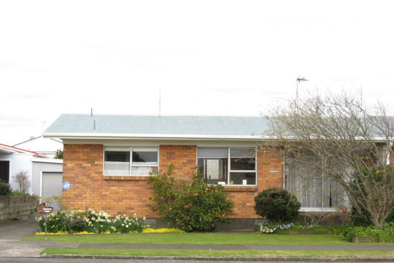 Photo of property in 2 Karamu Street, Strandon, New Plymouth, 4312