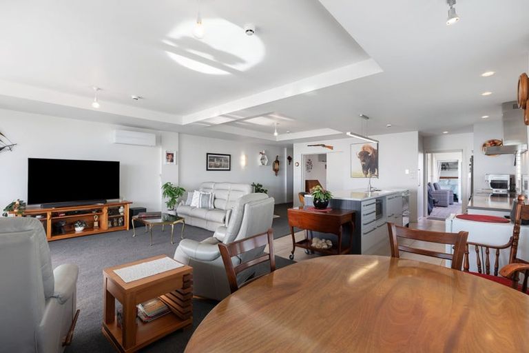 Photo of property in 1/154 Marine Parade, Mount Maunganui, 3116