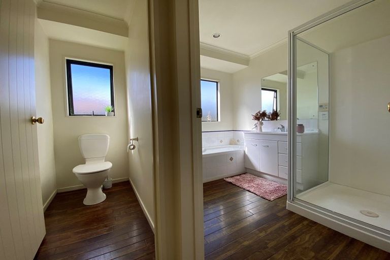 Photo of property in 15 Buckingham Place, Rototuna North, Hamilton, 3210